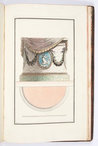 POELE circulaire couronné d’un draperie, orné de médaillons et guirlandes, d’un genre neuf et très-galant