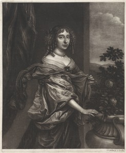 Portret van een vrouw bij een rozenstruik
