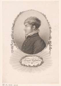 Portret van Ernst Schulze, en profil in een ovale lijst versierd met rozen