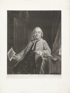 Portret van Simon Fokke met in zijn hand de prent van de plundering van het huis van  Gerrit Hagedooren, 1751