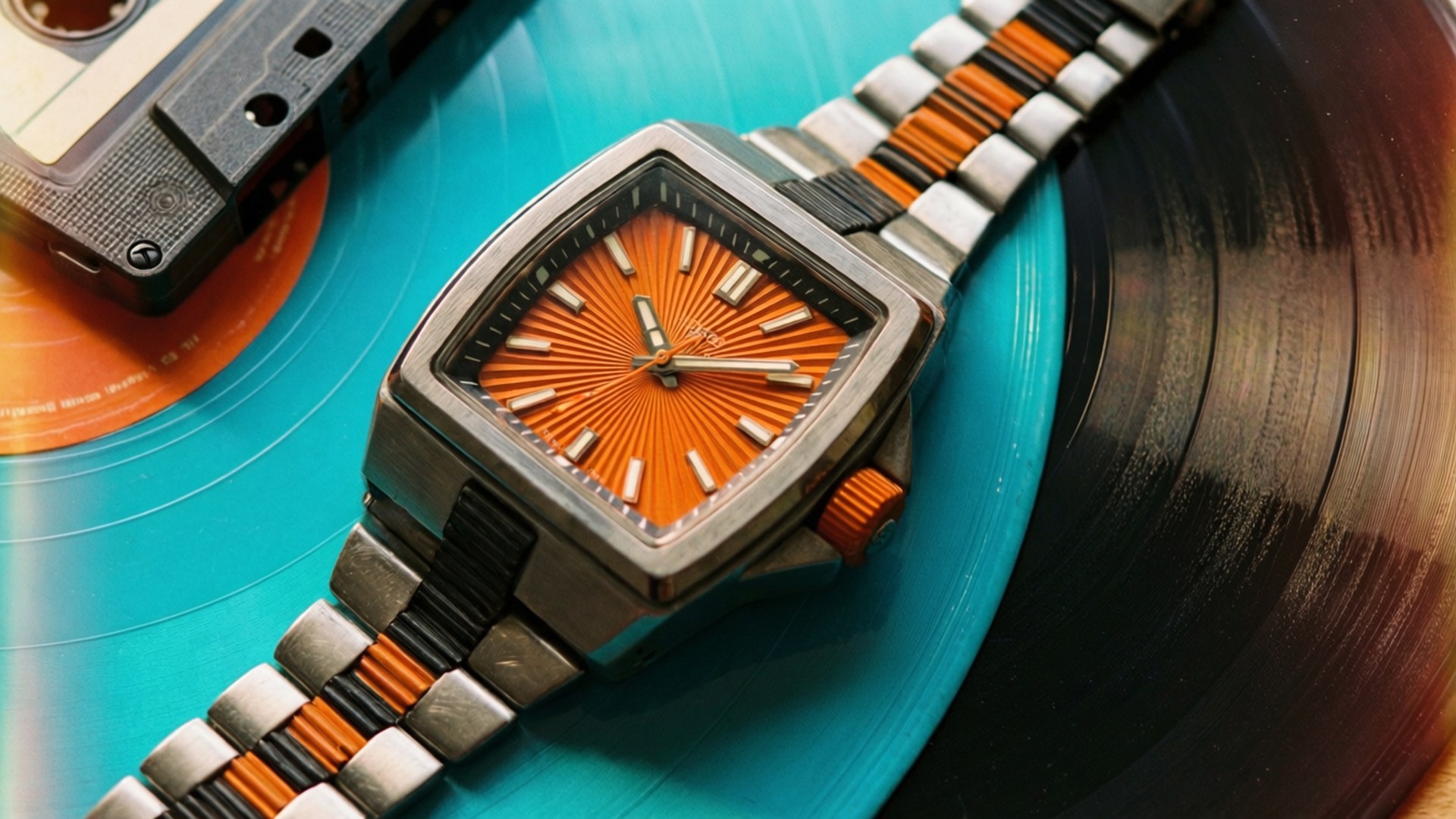 Retro Sunburst Seventies by Wallpapers.art Studio