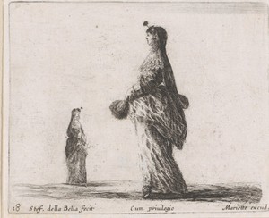 Rijk uitgedoste dame, andere dame op achtergrond