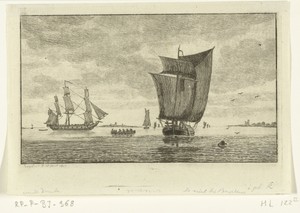 Riviergezicht met zeilschepen en een roeiboot met zeven personen