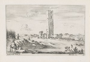 Ruïne van toren in vlak landschap