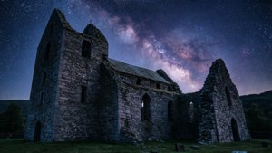 Ruins Under the Stars