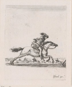 Ruiter met zwaard in hand op een rennend paard in een landschap met meer ruiters te paard