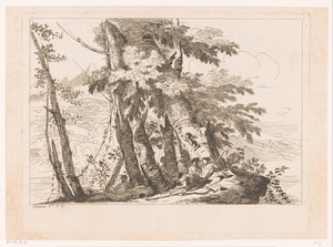Rustende figuren bij een groep bomen