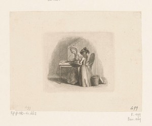 Schrijvende vrouw aan tafel met naast haar een voorlezend meisje