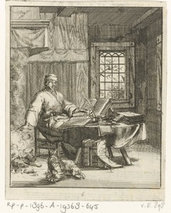 Schrijver Willem Sluiter zit met folianten aan tafel en warmt zijn handen aan het vuur