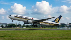 Singapore Airlines Takeoff