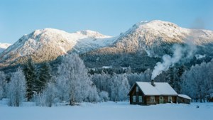 Snowy Ake Loba Cabin