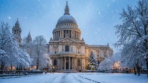 Snowy St Paul's Cathedral