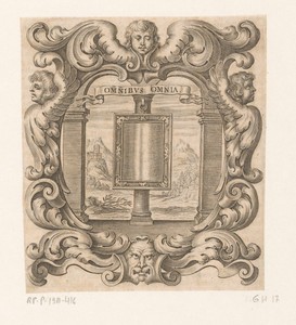 Spiegel aan de wand