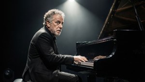 Spotlight on Piano Man
