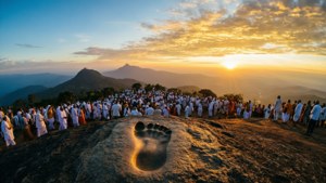 Sri Pada Sunrise Pilgrims
