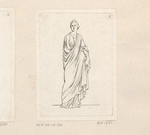 Staande vrouw gewikkeld in toga