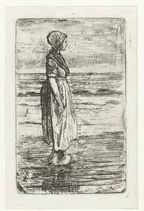 Staande vrouw op het strand