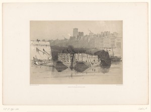Stadsgezicht met boten op een rivier