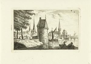 Stadsgezicht met toren aan rivier
