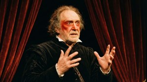 Stage Actor Extraordinaire
