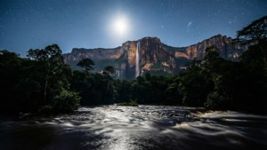 Starry Night Falls