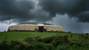 Storm Over the Tomb