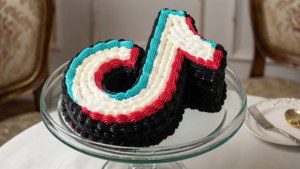 TikTok Music Note Cake