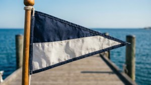 Triangular Flag Dock