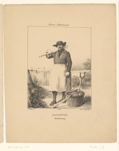 Tuinman met schep over zijn schouder