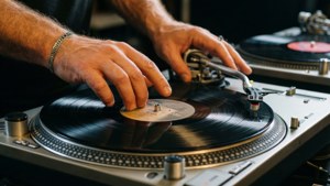 Turntable Hands