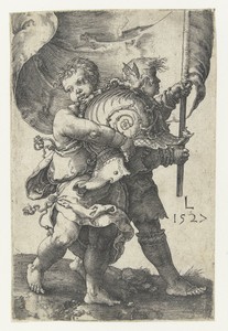 Twee jongetjes met een helm en een vaandel