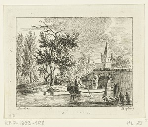 Twee mannen in een roeiboot vlak achter een stenen brug