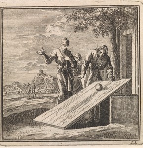 Twee mannen laten een bal over een plank naar beneden rollen