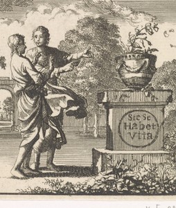 Twee personen bij een bloempot op pedestal