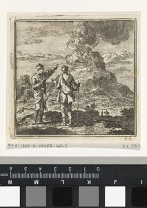 Twee wandelaars kijken naar de rokende Etna
