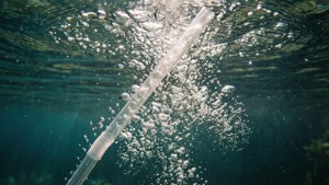 Underwater Bubbles Straw