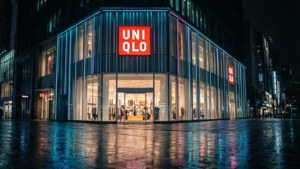 Uniqlo Night Storefront