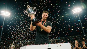Victory Trophy Lift