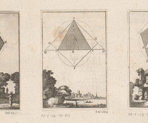 Vierkant rond een gelijkbenige driehoek met onderaan een landschap