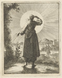 Vrouw houdt bij het kijken naar de zon haar hand voor de ogen