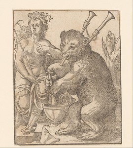 Vrouw met doedelzakspelende beer