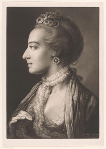 Vrouw met een kanten halsband, pareloorbellen en diadeem