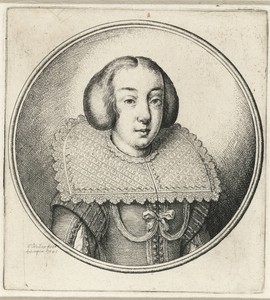 Vrouw met stijve kanten kraag