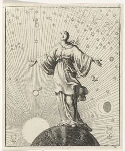 Vrouw staande op een wereldbol, omgeven door de zon, maan, sterren en planeten