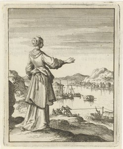 Vrouw uitkijkend over een baai waar een boot door een groep mannen wordt voortgetrokken