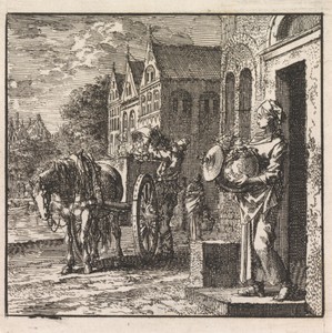Vrouw voor een huis met een prullenbak in de vorm van de wereldbol