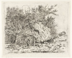 Wandelaar langs de bosrand