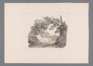 Wandelaar op een zandweg in het bos