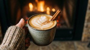 Warm Sweater Latte Hand