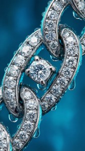 Water Droplets on Diamond Chain